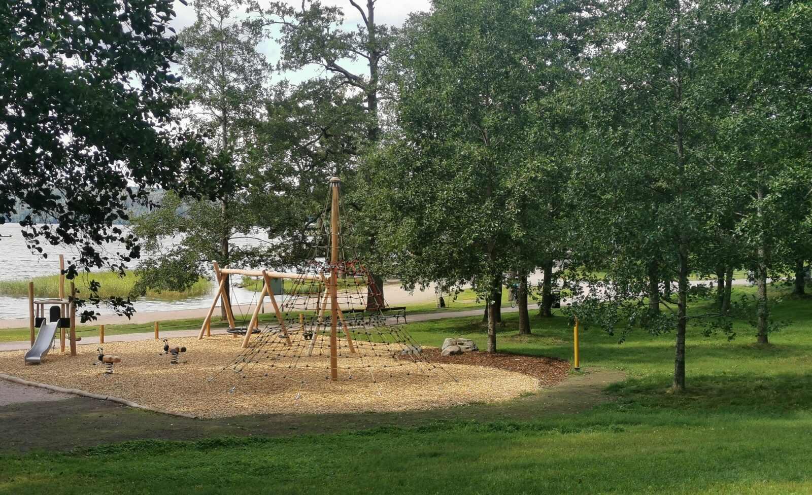 Mukkulan kartanon leikkialue kesällä